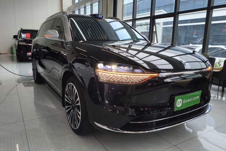 Used Hima AITO M9 2024 Range-Extended Ultra Version 52 kWh 5-Seater Model Front Right 45 Deg