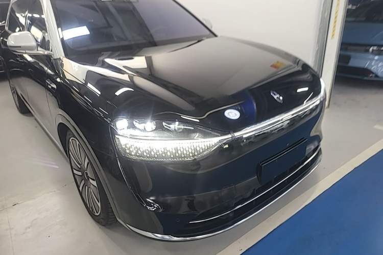 Used Hima AITO M9 2024 Range-Extended Ultra Version 42 kWh 6-Seater Model Front Right 45 Deg