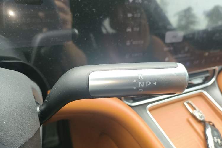 Used Hima AITO M9 2024 Range-Extended Ultra Version 42 kWh 6-Seater Model Gear Lever