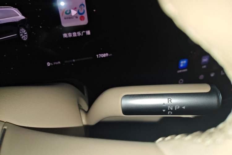 Used Hima AITO M9 2024 Range-Extended Ultra Version 52 kWh 6-Seater Model Gear Lever
