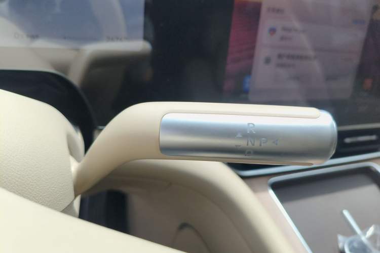 Used Hima AITO M9 2024 Range-Extended Max Edition 52 kWh 5-Seater Version Gear Lever