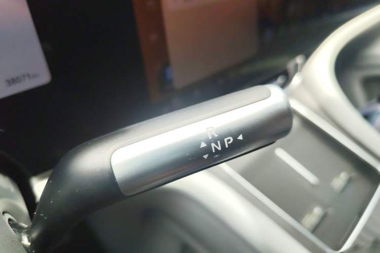 Used Hima AITO M9 2024 All-Electric Ultra Version 100 kWh 6-Seater Model Gear Lever