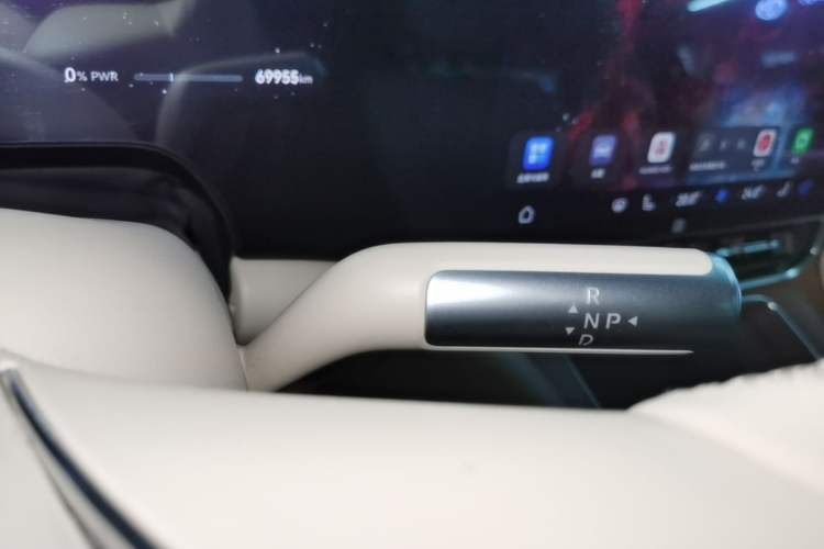 Used Hima AITO M9 2024 Range-Extended Max Edition 42 kWh 6-Seater Version Gear Lever