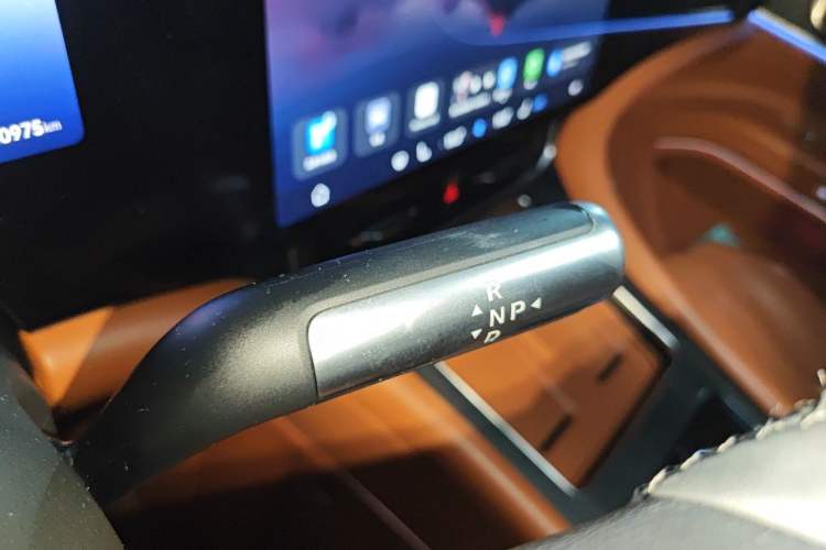Used Hima AITO M9 2024 Range-Extended Ultra Version 42 kWh 6-Seater Model Gear Lever