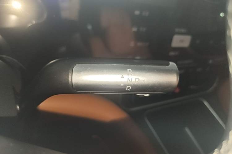 Used Hima AITO M9 2024 Range-Extended Ultra Version 42 kWh 6-Seater Model Gear Lever