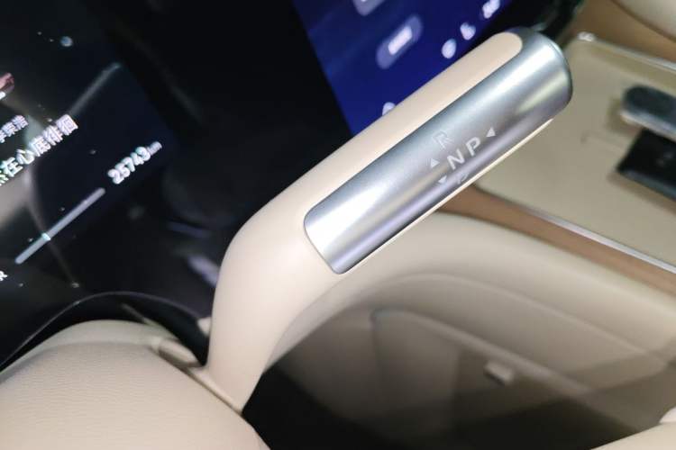 Used Hima AITO M9 2024 Range-Extended Max Edition 42 kWh 6-Seater Version Gear Lever