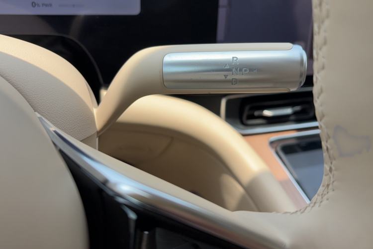 Used Hima AITO M9 2024 Range-Extended Ultra Version 42 kWh 6-Seater Model Gear Lever