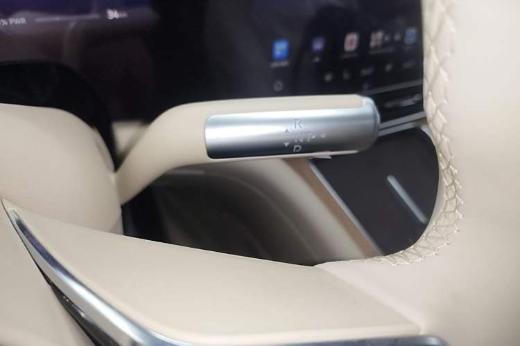 Used Hima AITO M9 2024 Range-Extended Ultra Version 42 kWh 6-Seater Model Gear Lever