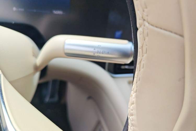 Used Hima AITO M9 2024 Range-Extended Ultra Version 42 kWh 6-Seater Model Gear Lever