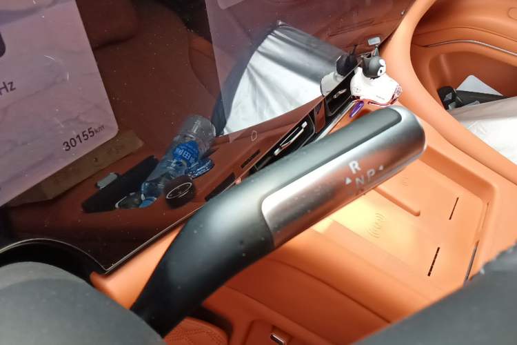 Used Hima AITO M9 2024 Range-Extended Ultra Version 42 kWh 6-Seater Model Gear Lever
