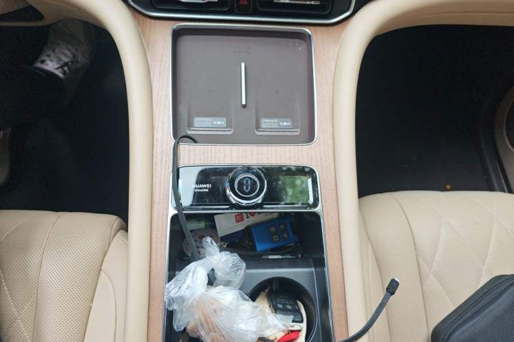 Used Hima AITO M9 2024 Range-Extended Ultra Version 42 kWh 6-Seater Model Gear Lever