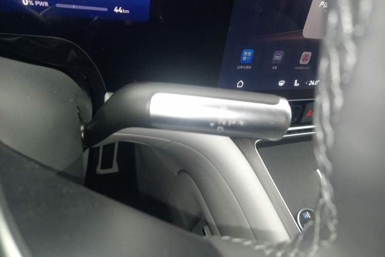 Used Hima AITO M9 2024 Range-Extended Ultra Version 42 kWh 6-Seater Model Gear Lever