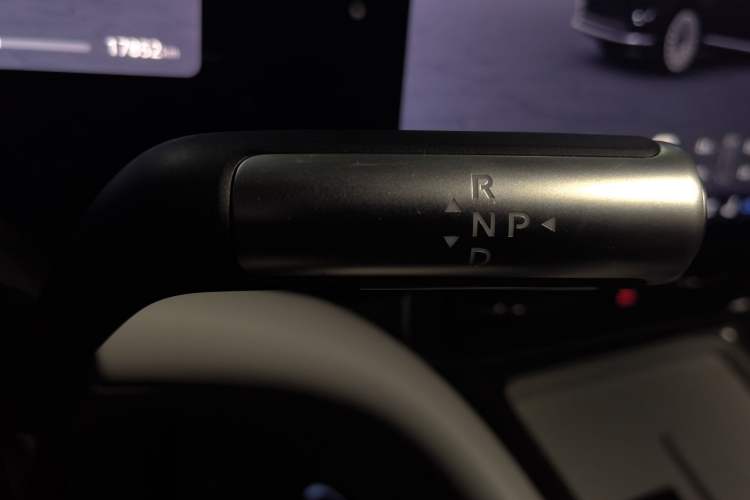 Used Hima AITO M9 2024 Range-Extended Ultra Version 52 kWh 6-Seater Model Gear Lever
