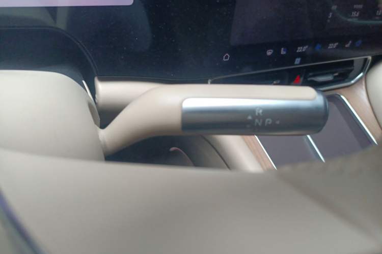 Used Hima AITO M9 2024 Range-Extended Ultra Version 42 kWh 6-Seater Model Gear Lever