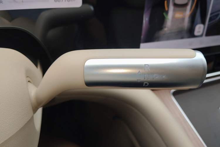 Used Hima AITO M9 2024 Range-Extended Ultra Version 42 kWh 6-Seater Model Gear Lever