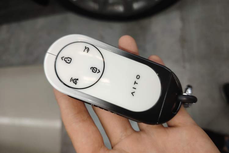 Used Hima AITO M9 2024 Range-Extended Ultra Version 42 kWh 6-Seater Model Interior 1