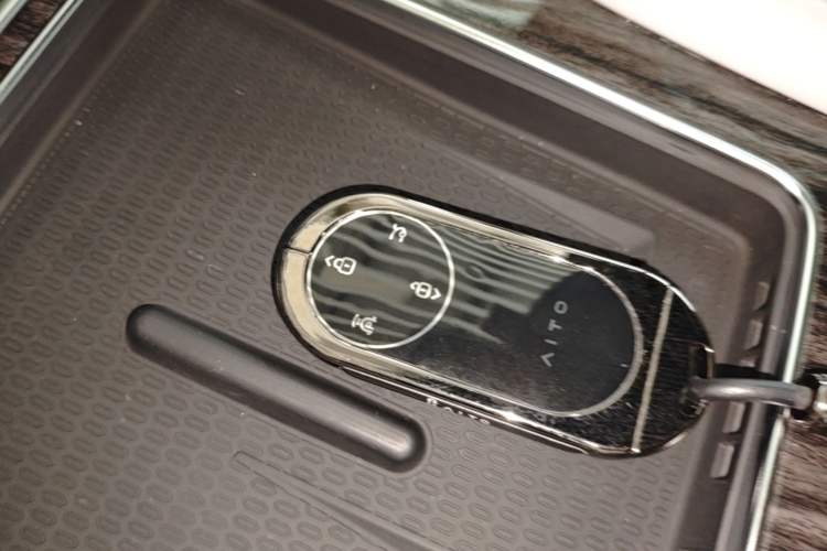 Used Hima AITO M9 2024 Range-Extended Ultra Version 42 kWh 6-Seater Model Interior 1