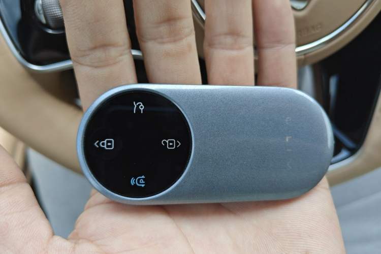 Used Hima AITO M9 2024 Range-Extended Ultra Version 42 kWh 6-Seater Model Interior 1