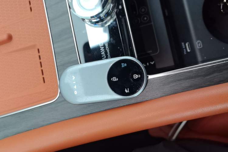 Used Hima AITO M9 2024 All-Electric Ultra Version 100 kWh 6-Seater Model Interior 1