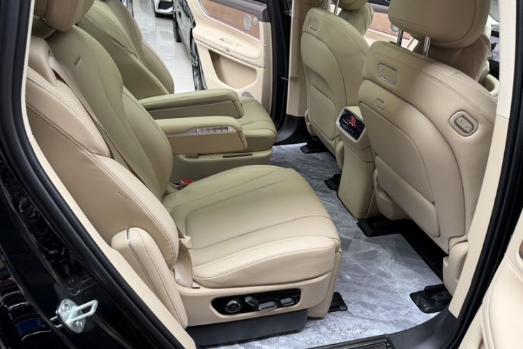 Used Hima AITO M9 2024 Range-Extended Ultra Version 42 kWh 6-Seater Model Interior 2
