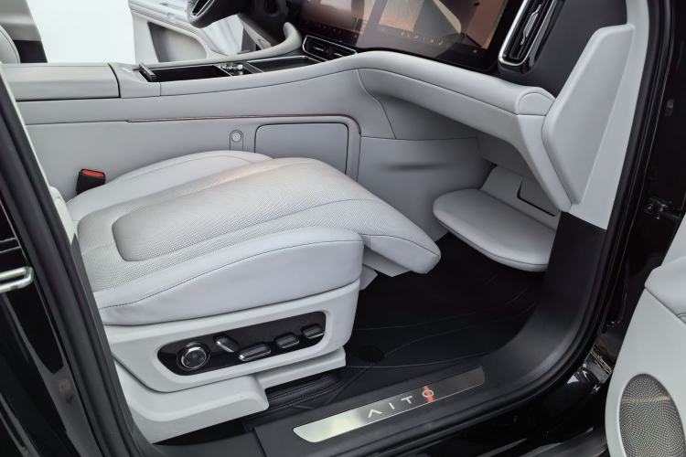 Used Hima AITO M9 2024 Range-Extended Max Edition 42 kWh 6-Seater Version Interior 2