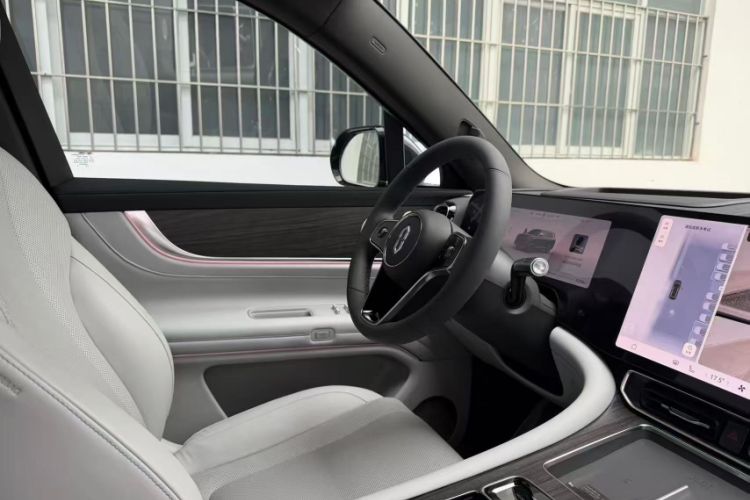 Used Hima AITO M9 2024 Range-Extended Ultra Version 42 kWh 6-Seater Model Interior 2
