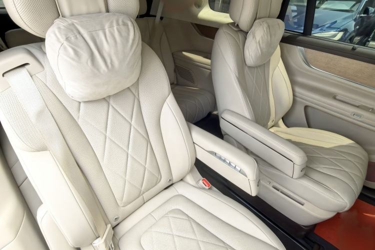 Used Hima AITO M9 2024 Range-Extended Ultra Version 42 kWh 6-Seater Model Interior 3