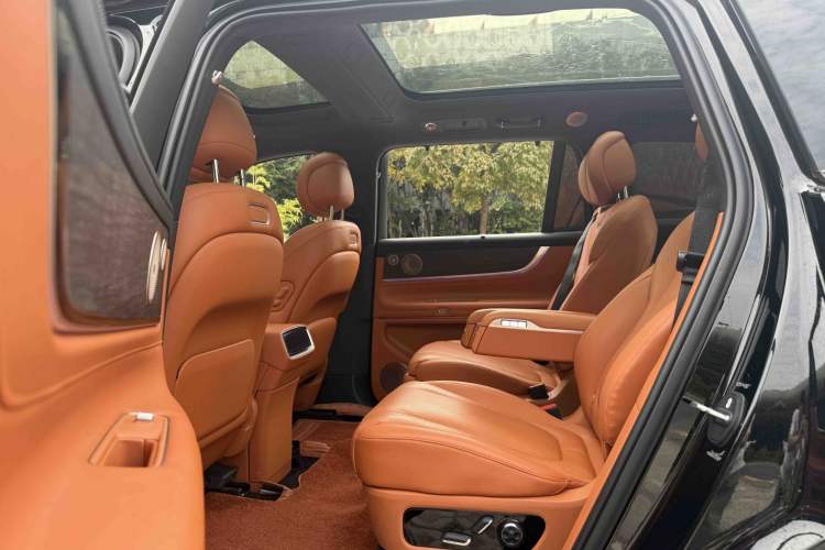 Used Hima AITO M9 2024 Range-Extended Ultra Version 42 kWh 6-Seater Model Interior 4