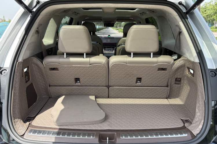 Used Hima AITO M9 2024 Range-Extended Ultra Version 52 kWh 6-Seater Model Interior 4