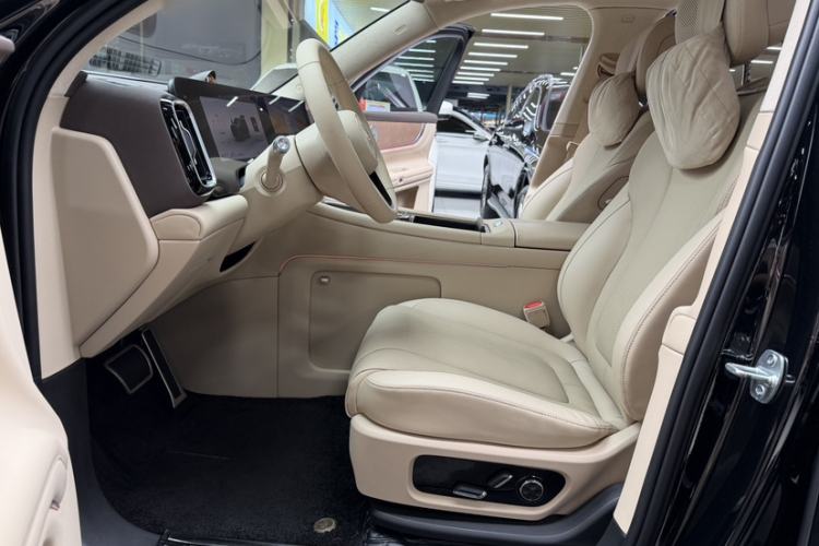 Used Hima AITO M9 2024 Range-Extended Ultra Version 42 kWh 6-Seater Model Interior 4