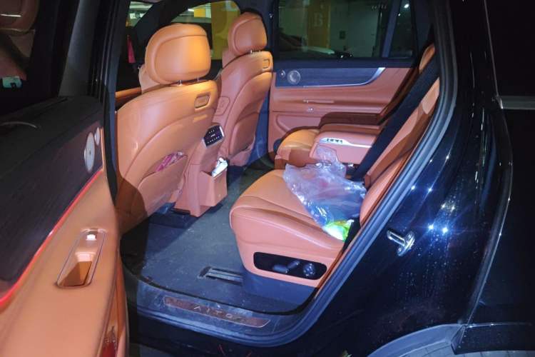 Used Hima AITO M9 2024 Range-Extended Ultra Version 42 kWh 6-Seater Model Interior 4