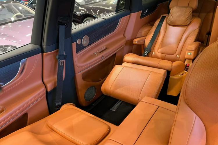 Used Hima AITO M9 2024 Range-Extended Ultra Version 42 kWh 6-Seater Model Interior 4