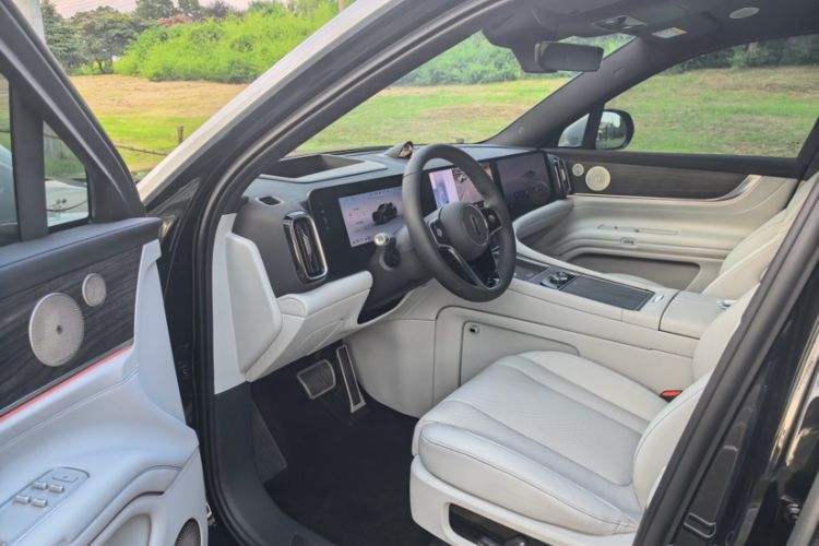 Used Hima AITO M9 2024 Range-Extended Ultra Version 52 kWh 6-Seater Model Interior 4