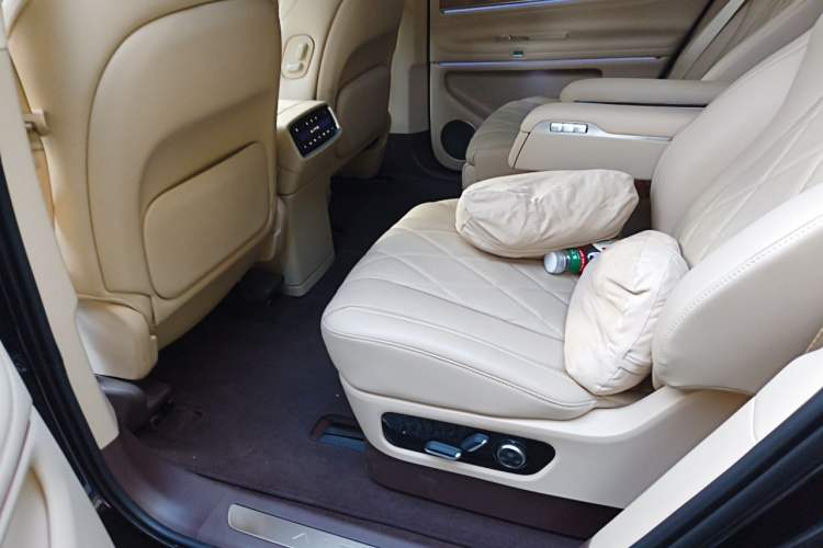 Used Hima AITO M9 2024 Range-Extended Ultra Version 42 kWh 6-Seater Model Interior 4