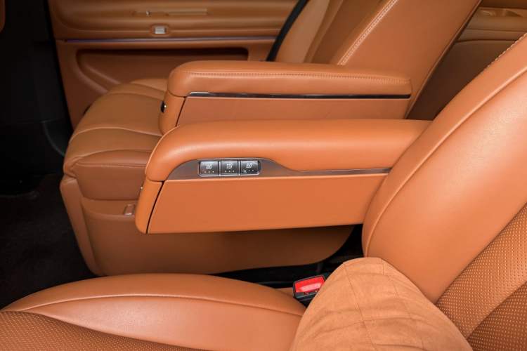 Used Hima AITO M9 2024 Range-Extended Max Edition 52 kWh 6-Seater Version Interior 5