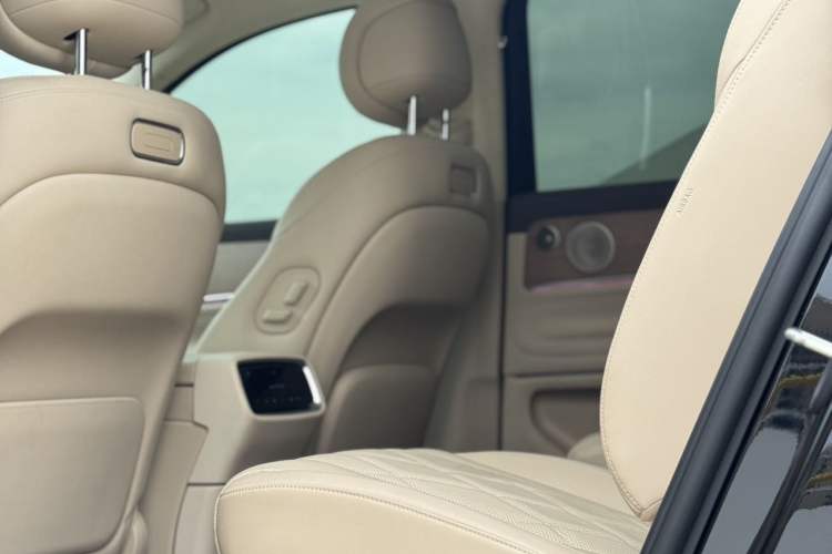 Used Hima AITO M9 2024 Range-Extended Max Edition 42 kWh 6-Seater Version Interior 6