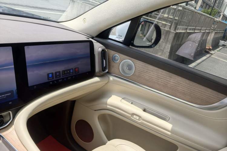 Used Hima AITO M9 2024 Range-Extended Ultra Version 42 kWh 6-Seater Model Interior 7