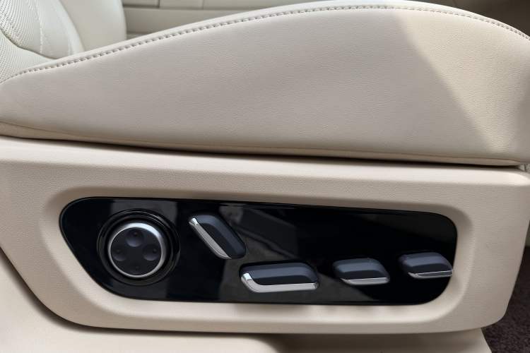 Used Hima AITO M9 2024 Range-Extended Max Edition 42 kWh 6-Seater Version Interior 7