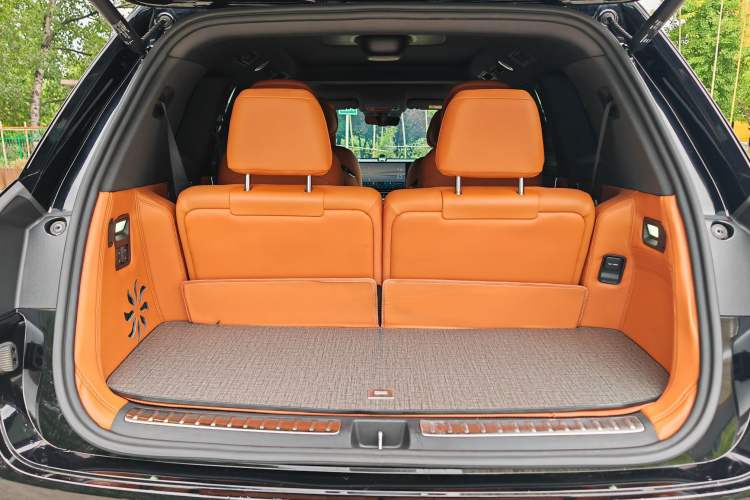 Used Hima AITO M9 2024 Range-Extended Ultra Version 52 kWh 6-Seater Model Interior 9