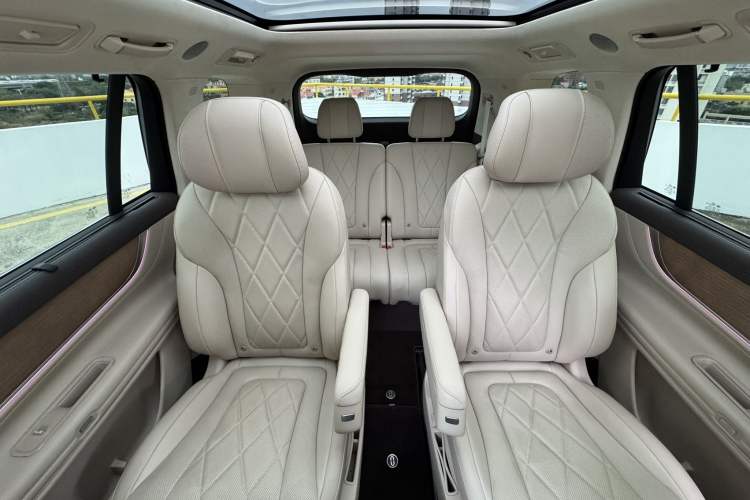 Used Hima AITO M9 2024 Range-Extended Max Edition 42 kWh 6-Seater Version Interior 9