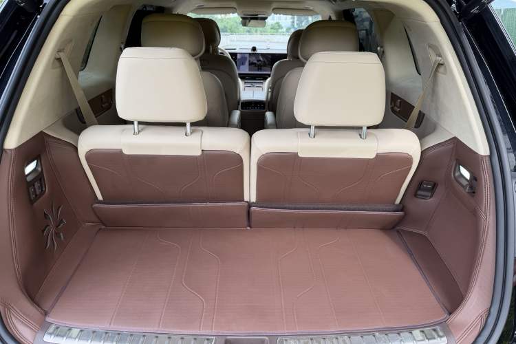 Used Hima AITO M9 2024 Range-Extended Max Edition 42 kWh 6-Seater Version Interior 9