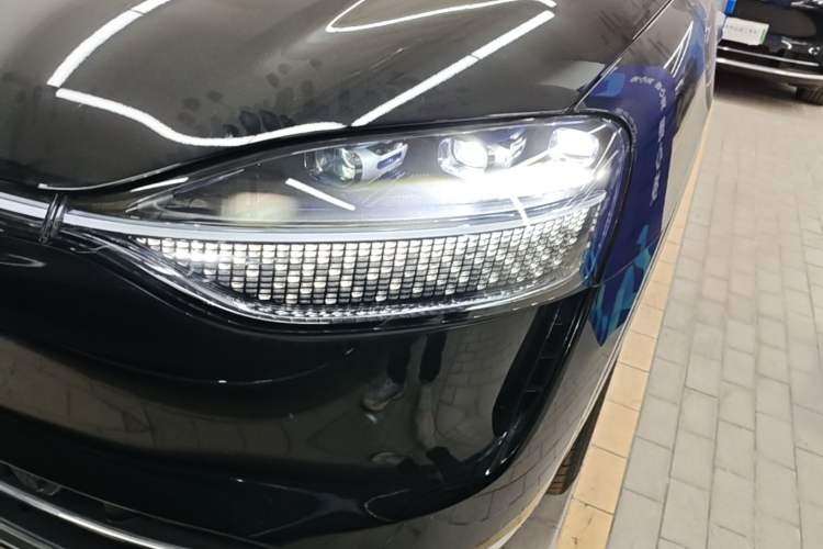 Used Hima AITO M9 2024 Range-Extended Ultra Version 42 kWh 6-Seater Model Left Front Headlight