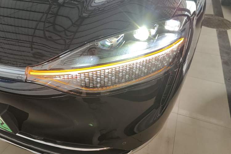 Used Hima AITO M9 2024 Range-Extended Ultra Version 42 kWh 6-Seater Model Left Front Headlight