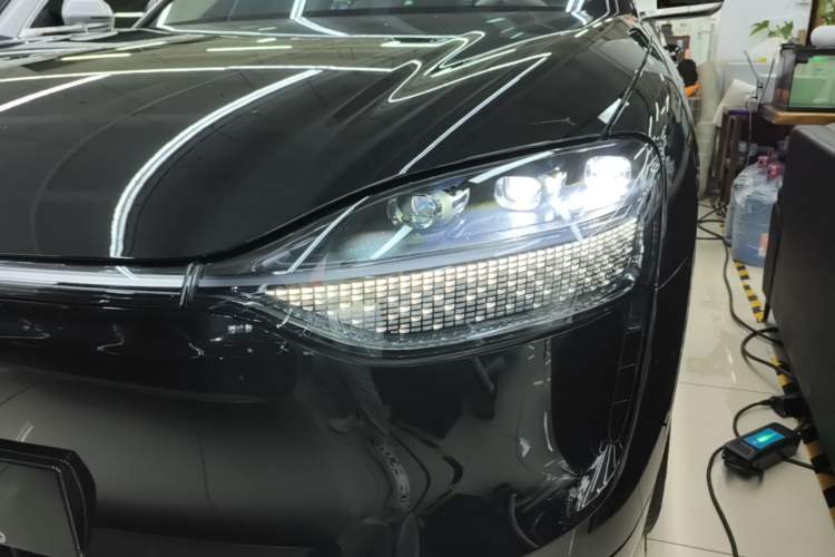 Used Hima AITO M9 2024 Range-Extended Ultra Version 42 kWh 6-Seater Model Left Front Headlight
