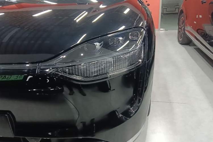 Used Hima AITO M9 2024 Range-Extended Ultra Version 52 kWh 6-Seater Model Left Front Headlight