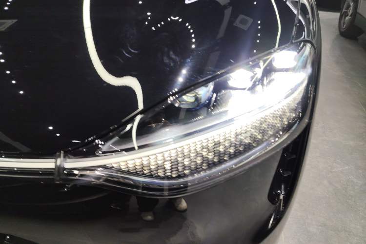 Used Hima AITO M9 2024 All-Electric Ultra Version 100 kWh 6-Seater Model Left Front Headlight