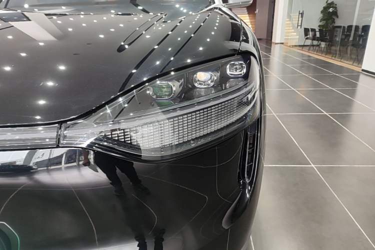 Used Hima AITO M9 2024 Range-Extended Ultra Version 52 kWh 6-Seater Model Left Front Headlight
