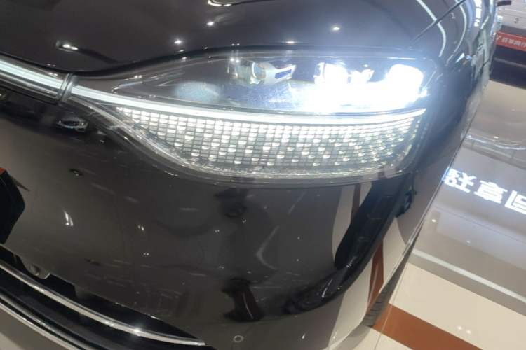 Used Hima AITO M9 2024 Range-Extended Ultra Version 42 kWh 6-Seater Model Left Front Headlight