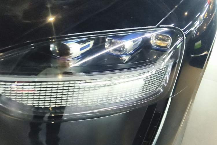 Used Hima AITO M9 2024 Range-Extended Ultra Version 42 kWh 6-Seater Model Left Front Headlight