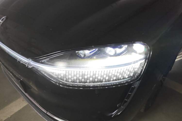 Used Hima AITO M9 2024 Range-Extended Ultra Version 52 kWh 6-Seater Model Left Front Headlight
